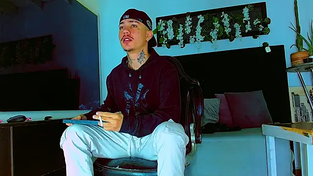 HannibalLester online show from April 2026 03:28:01 AM