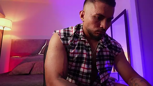 maximusclark1 online show from April 2026 01:03:01 AM