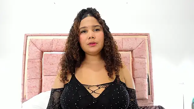 zoee lovv online show from February 2025 06:24:01 AM