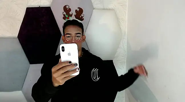 AbrahanBratz online show from December 2024 02:59:01 PM