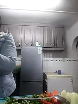 Feathergal69  online show from September 2025 02:31:02 PM