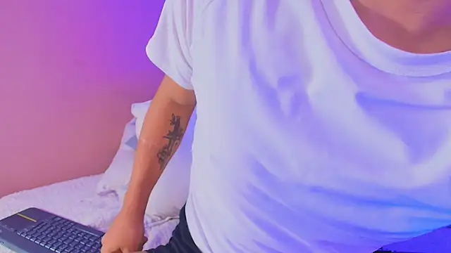 kiing azahell online show from September 2025 02:45:01 AM