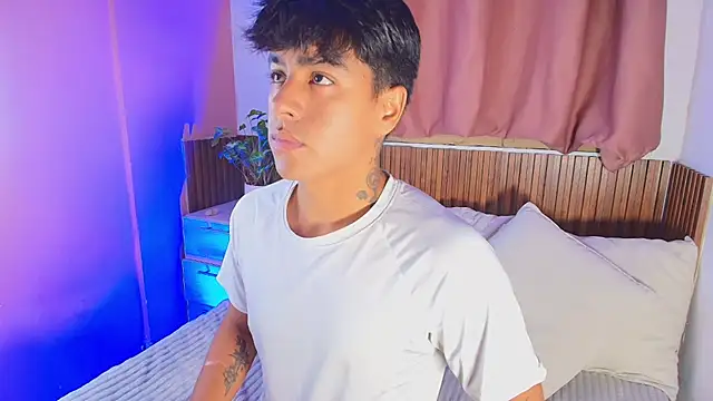 kiing azahell online show from April 2026 11:16:02 PM