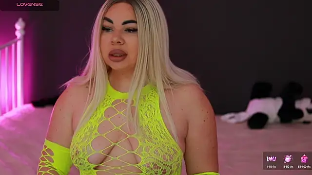 Snapshot of MissLilaa chatting on December 2024 05:07:02 PM MissLilaa online show from December 2024 05:07:02 PM