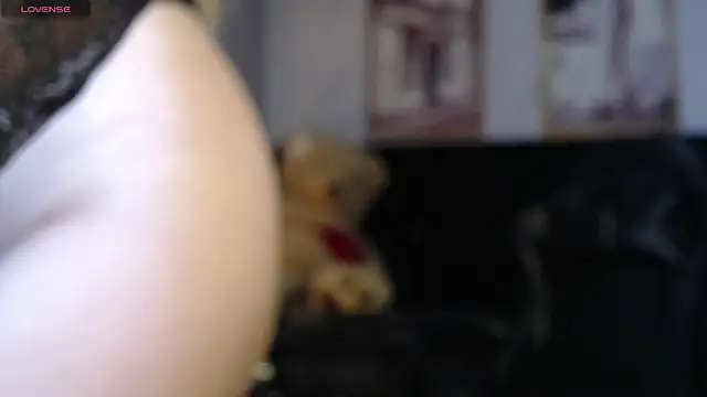 Kitty fox b online show from March 2025 03:57:02 PM