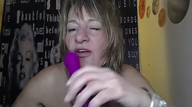 BettyDavisX online show from December 2024 01:07:01 AM