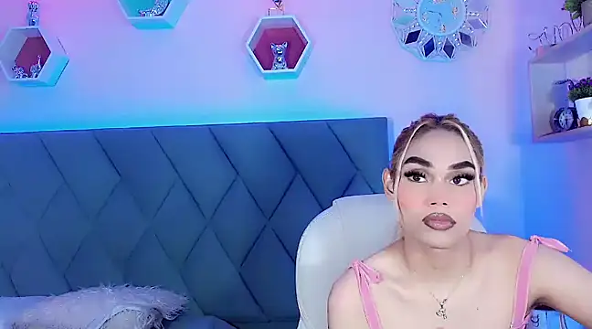 Hallyhott online show from December 2024 06:43:01 PM