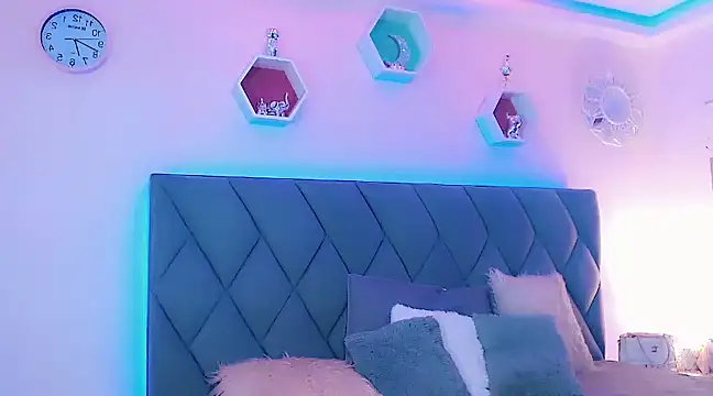 Hallyhott online show from December 2024 12:41:02 PM