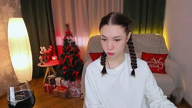 Snapshot of MilliBrown_ chatting on December 2024 07:07:01 AM MilliBrown online show from December 2024 07:07:01 AM