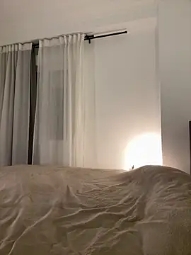 IamCrystal2 online show from November 2025 12:32:01 AM