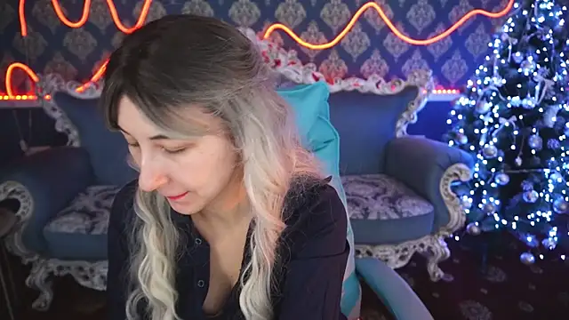 Snapshot of Roxy_Rayy chatting on January 2025 06:43:02 AM Roxy Rayy online show from January 2025 06:43:02 AM