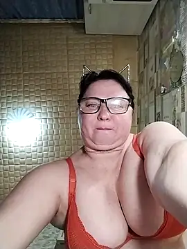Holly-69 online show from June 2026 06:02:01 PM