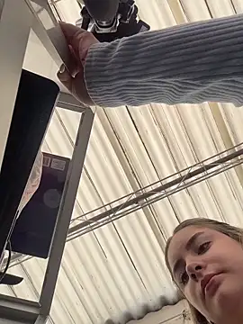 imlindapink online show from March 2026 05:01:02 PM