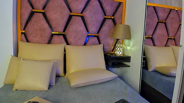 Valery Foxx  online show from December 2024 11:54:02 AM