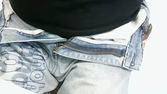 XiaoGuoGuo284512 online show from November 2025 04:37:01 AM