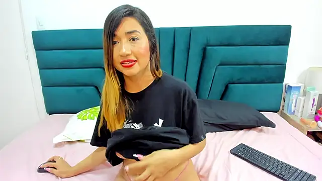 Snapshot of LisaWhite_ chatting on March 2025 04:27:02 AM LisaWhite online show from March 2025 04:27:02 AM