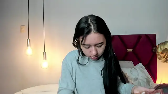 LaraGoldd online show from November 2025 02:06:02 PM