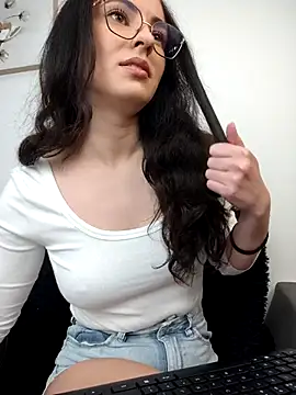 saidaskye online show from April 2026 05:17:01 PM