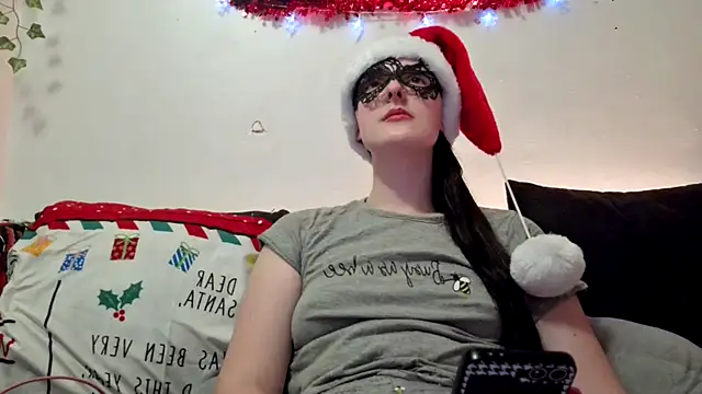 Snapshot of LexiSnowUK chatting on December 2024 07:28:01 PM LexiSnowUK online show from December 2024 07:28:01 PM