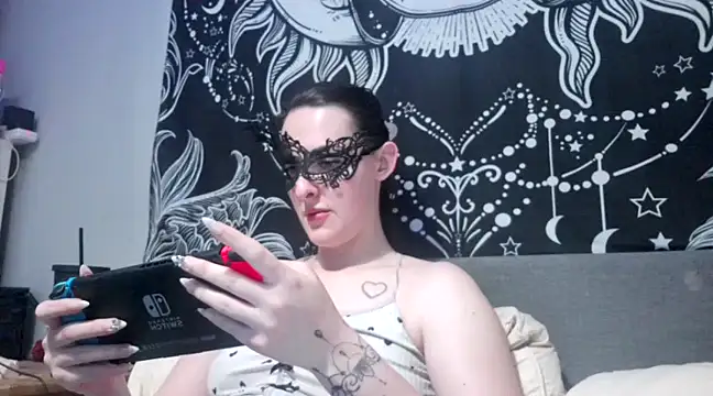 Snapshot of LexiSnowUK chatting on February 2025 09:04:02 PM LexiSnowUK online show from February 2025 09:04:02 PM