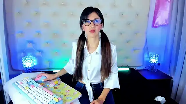  jade white  online show from February 2025 12:33:01 PM