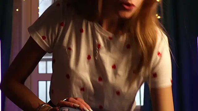 norakisses online show from December 2024 10:01:02 AM