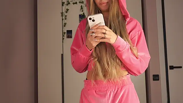 norakisses online show from April 2026 09:26:02 AM