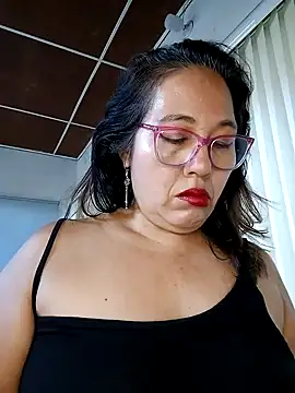 Snapshot of anniecoopeer chatting on January 2025 02:59:01 PM anniecoopeer online show from January 2025 02:59:01 PM