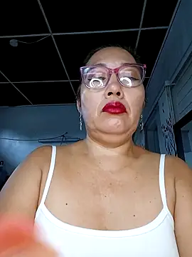 Snapshot of anniecoopeer chatting on February 2025 12:28:01 PM anniecoopeer online show from February 2025 12:28:01 PM
