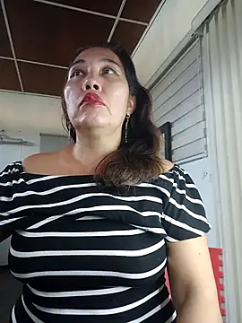 Snapshot of anniecoopeer chatting on March 2025 10:05:02 PM anniecoopeer online show from March 2025 10:05:02 PM