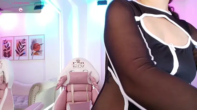 Ema louis  online show from April 2026 07:37:01 PM