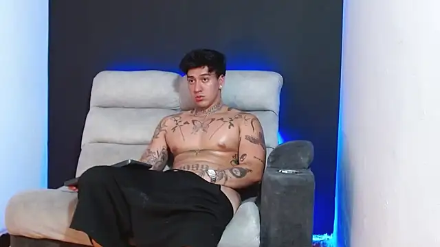 JUSTIN FULLER1 online show from December 2025 08:32:02 AM