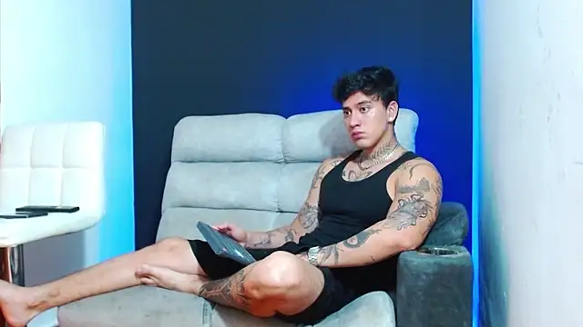 JUSTIN FULLER1 online show from May 2026 06:59:01 PM