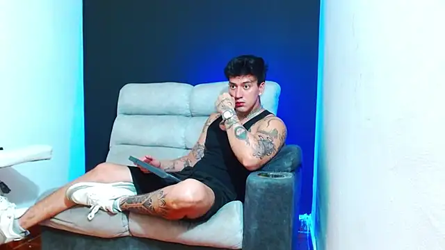 JUSTIN FULLER1 online show from May 2026 01:00:01 AM