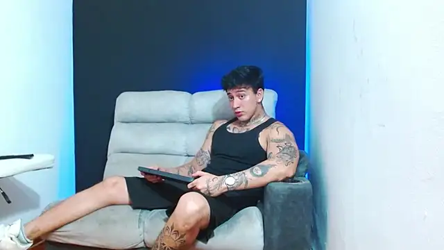 JUSTIN FULLER1 online show from May 2026 10:48:01 PM