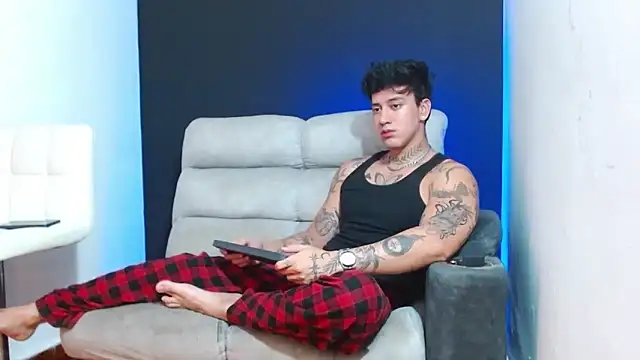 JUSTIN FULLER1 online show from May 2026 03:42:02 PM