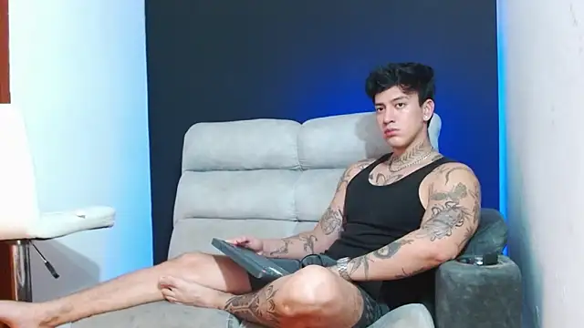 JUSTIN FULLER1 online show from May 2026 05:53:01 PM