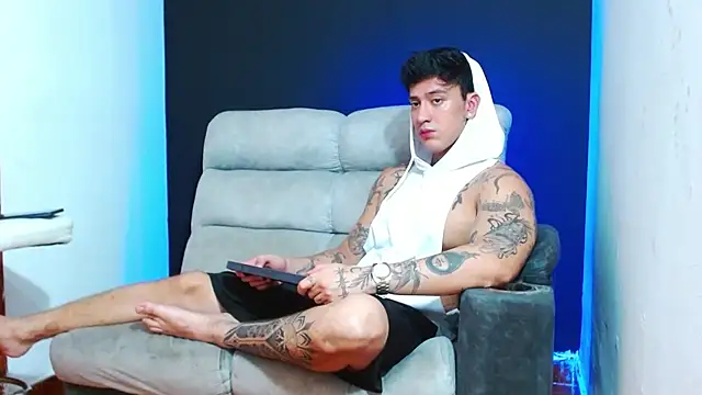 JUSTIN FULLER1 online show from May 2026 01:43:02 AM