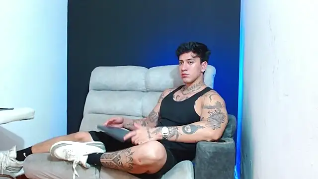 JUSTIN FULLER1 online show from June 2026 11:57:01 PM