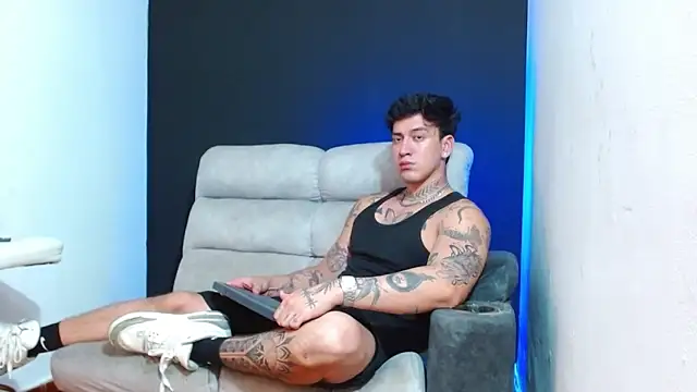 JUSTIN FULLER1 online show from June 2026 12:32:02 AM