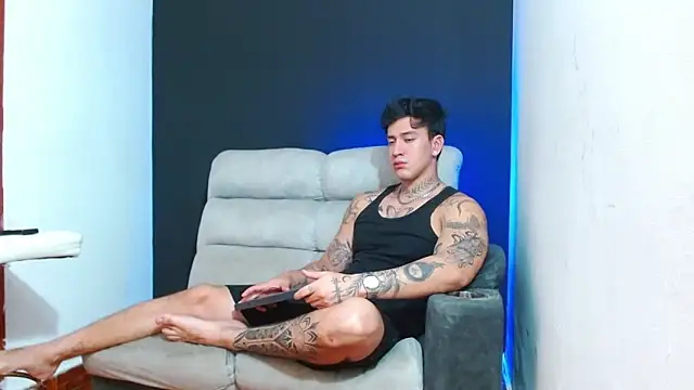 JUSTIN FULLER1 online show from June 2026 03:32:02 PM