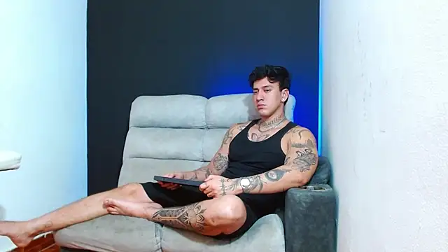 JUSTIN FULLER1 online show from June 2026 04:33:02 AM