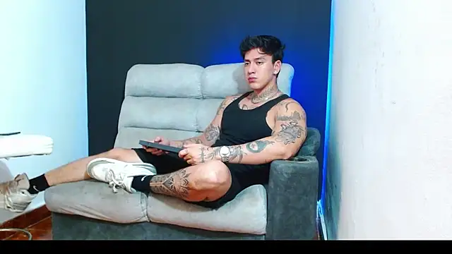 JUSTIN FULLER1 online show from June 2026 08:54:01 PM