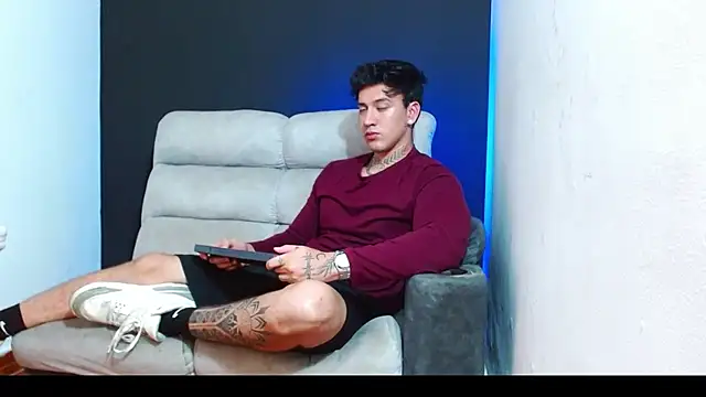 JUSTIN FULLER1 online show from June 2026 03:37:02 AM
