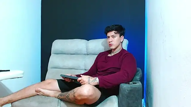 JUSTIN FULLER1 online show from June 2026 03:54:01 PM