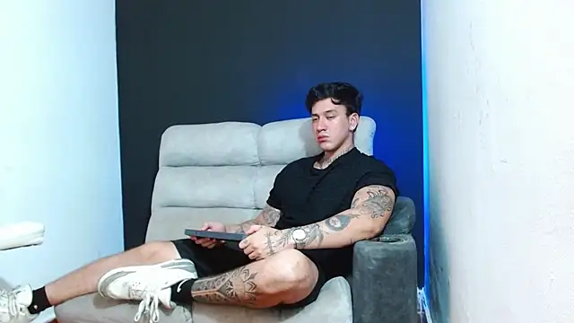 JUSTIN FULLER1 online show from June 2026 09:03:02 PM