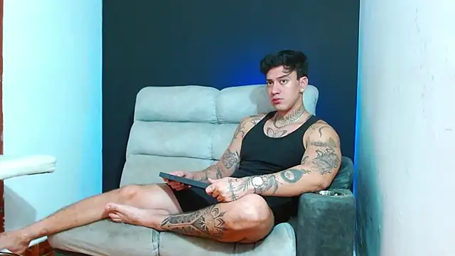 JUSTIN FULLER1 online show from July 2026 04:22:01 PM