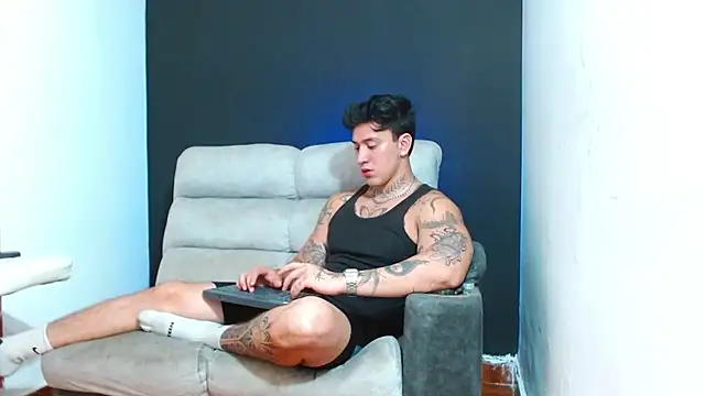 JUSTIN FULLER1 online show from July 2026 12:17:01 AM