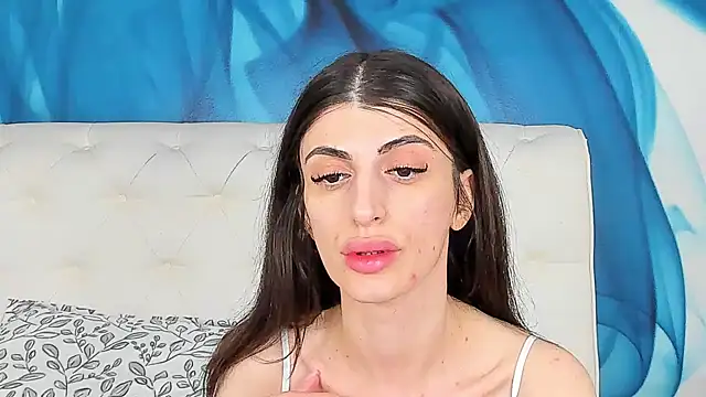 SkinnyDolly online show from March 2026 02:00:02 AM