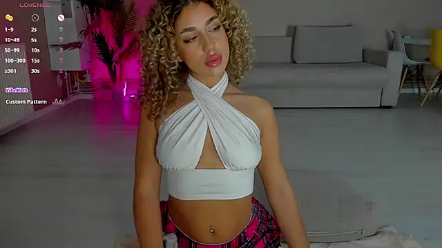 CurlyAnt0 online show from November 2025 07:42:02 AM